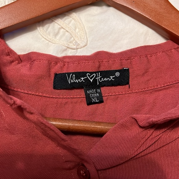 Very soft brick colored rayon blouse - Picture 3 of 8